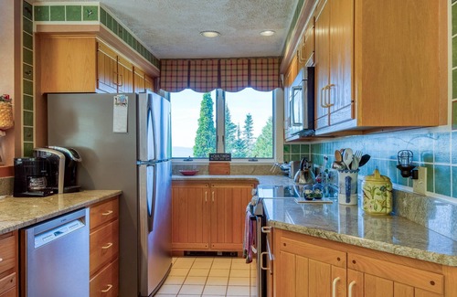 Rangeley Condominio | Saddleback - Rock Pond Condo 11 - pet friendly, ski in/out!