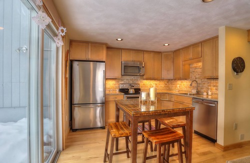 Rangeley Condominio | Saddleback- White Birch Condo 36- Pet Friendly