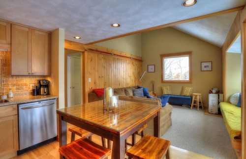 Rangeley Condominio | Saddleback- White Birch Condo 36- Pet Friendly