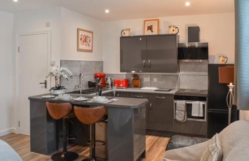 Sudbury Casa | Saddlers - Uk50519