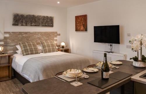 Sudbury Casa | Saddlers - Uk50519
