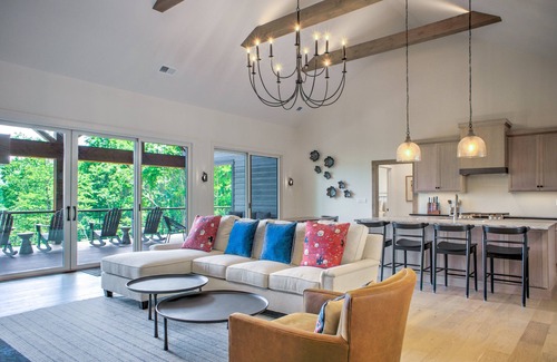 Mill Spring Casa | Saddles, Sand Traps & Summits: Ideal Family Retreat