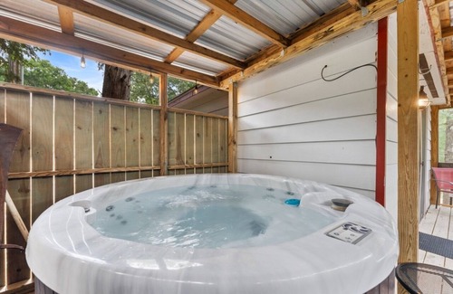 Branson Cabaña | Private Hot Tub and Fire Pit - SADIE'S COTTAGE
