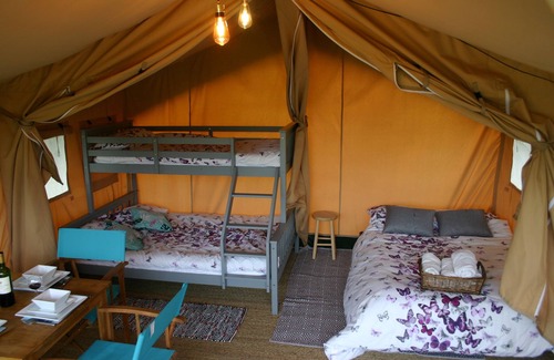 Saint-Jory-de-Chalais Chalet De Esquí | Safari Glamping Tent in the Dordogne