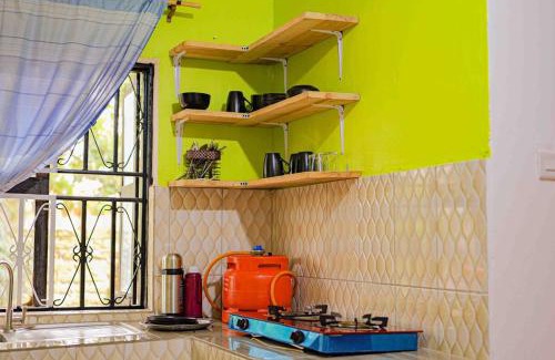 Gulu Apartamento | Safari Room - Cozy African adventure retreat