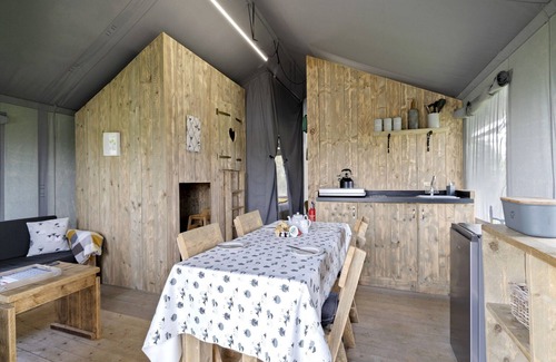 Hertford Chalet De Esquí | Tienda Safari en Hertford con Jacuzzi