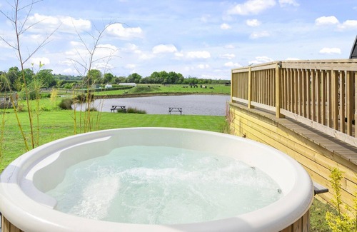 Hertford Chalet De Esquí | Tienda Safari en Hertford con Jacuzzi