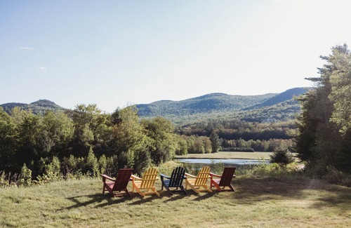 North Woodstock Alquiler De RV | Safari Tent Site 10 | 1 Queen Bed & 1 Bunk Bed | Woods View