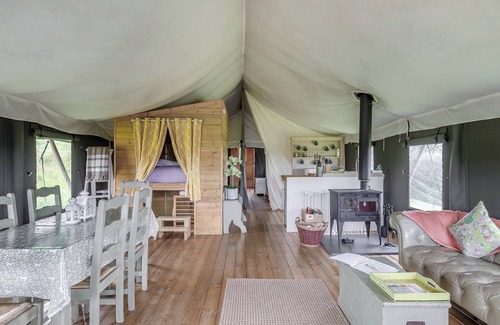 Ross-on-Wye Cabaña | Safari Tent Two - UK44405