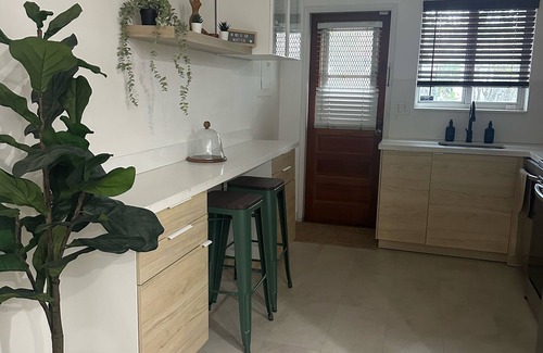 Coral Terrace Villa | safe and convenient villa w/ great energy&vibes near airport w/ workspace & WiFi