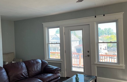 North Buffalo Apartamento | Safe and secure 3 bedroom 1 bathroom premium loft, and location. With driveway