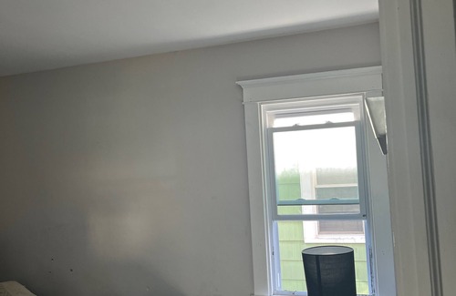 North Buffalo Apartamento | Safe and secure 3 bedroom 1 bathroom premium loft, and location. With driveway