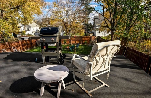 Akron Casa | Safe Cheerful & Cozy Akron 3 B 1.5 B ADT Security