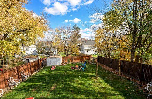 Akron Casa | Safe Cheerful & Cozy Akron 3 B 1.5 B ADT Security
