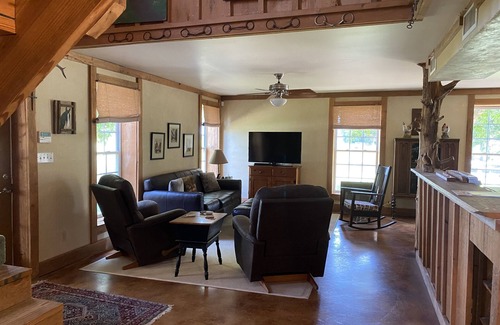 Mattson Casa | Safe Clarksdale Stay/Secluded 2600 sqft Barn House