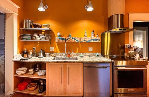 Roanoke Casa | Safe, Convenient 1BR Near Hospital, Greenway, Food