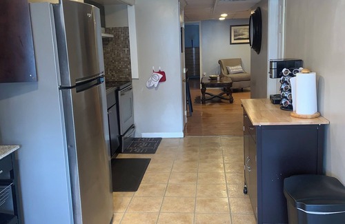 Northeast Philadelphia Apartamento | Safe Cozy Apt No Steps w/Washer& Dryer and private parking space in NE Phila