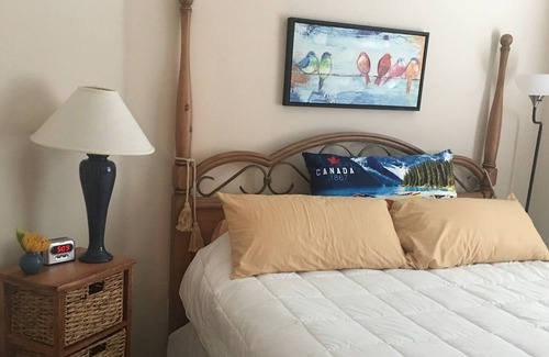 Heritage Palms Condominio | Safe, Golf, Bright, Wi-Fi, Swim, Socialize, close to everything!