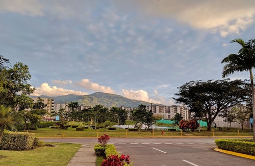 San Rafael Condominio | Seguro y pacífico - Área de metro West Central Valley (justo al sur del aeropuerto SJO)