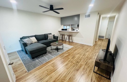 Cerritos Condominio | Safe Quiet 1BR/1BA Condo