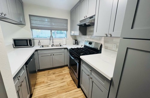 Cerritos Condominio | Safe Quiet 1BR/1BA Condo