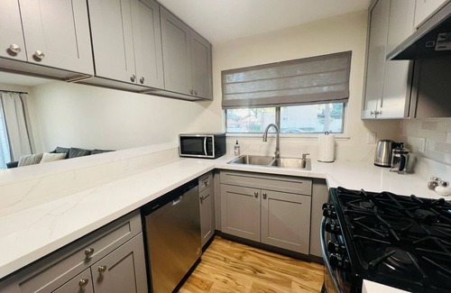 Cerritos Condominio | Safe Quiet 1BR/1BA Condo