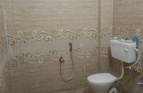 Naini Cabina | Safe rooms within500meter from ganga river ,near to sector 23,24,25- arail Ghat