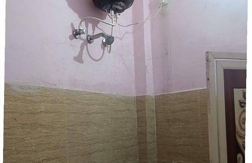 Naini Cabina | Safe rooms within500meter from ganga river ,near to sector 23,24,25- arail Ghat