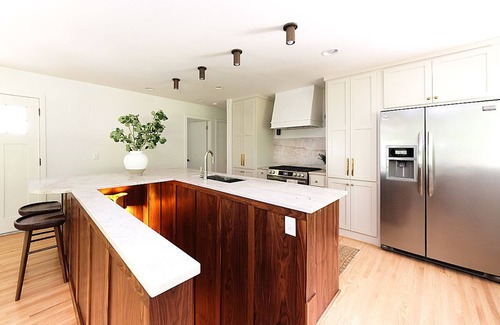 Minnetonka Casa | Safe, Spacious & Walkable! Family & Pet Friendly. Fully Fenced Backyard Retreat!