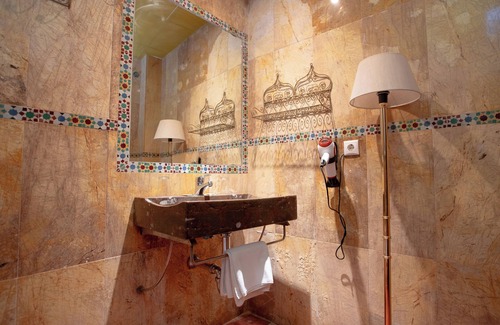 San Francisco-Ribera Casa | Safestay Cordoba Mezquita Catedral