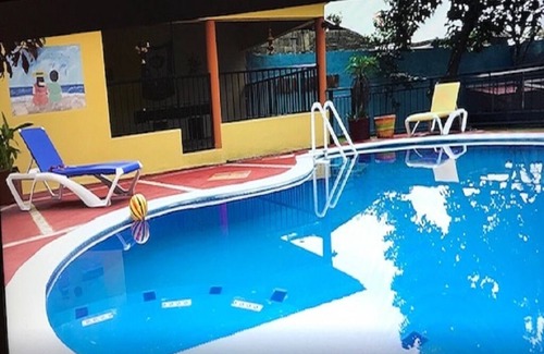 Bonao Villa | VILLA SENI-TINO, ASISTENTE DE TURISMO, INSTALACIONES DE LAVANDERÍA, JARDÍN, RÍO, TERRAZA, TV