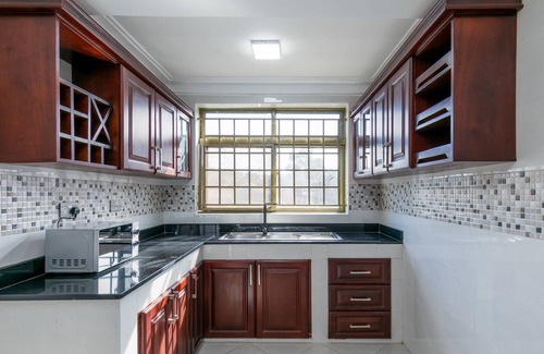 Entebbe Hotel | Saffron Beach Bistro & Cottages