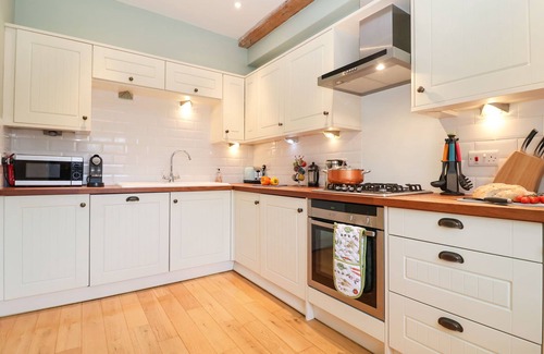 Blythburgh Cabaña | SAFFRON, BLYTHVIEW, family friendly, with pool in Southwold