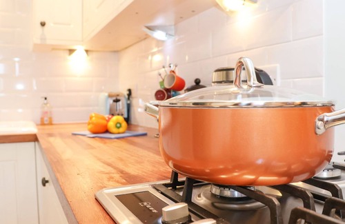 Blythburgh Cabaña | SAFFRON, BLYTHVIEW, family friendly, with pool in Southwold