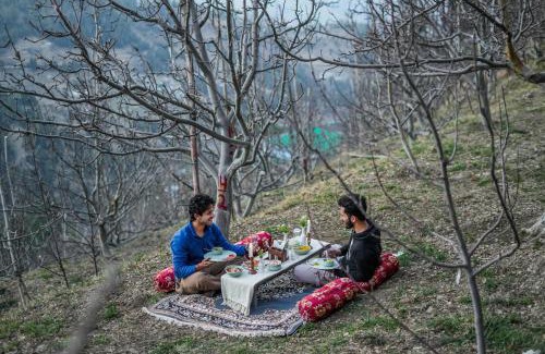 Theog Villa | SaffronStays Bagh Kufri
