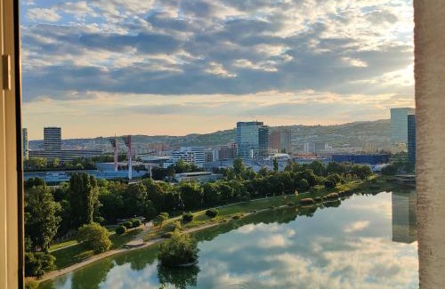 Nove Mesto Apartamento | SAG 12th floor Koloseo residence Lake view Free parking