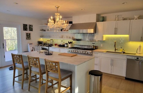 North Sea Casa | Sag Harbor - Beautiful 5BR, 3.5BR home with heated pool, wooded private backyard