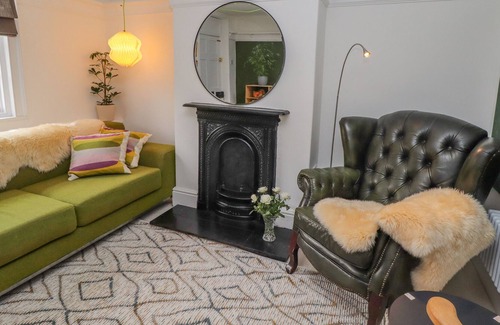 Caistor Cabaña | SAGE COTTAGE, family friendly, character holiday cottage in Caistor