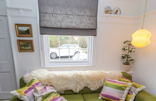 Caistor Cabaña | SAGE COTTAGE, family friendly, character holiday cottage in Caistor