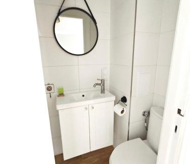 Lodz Apartamento | Sage Green Cosy Studio