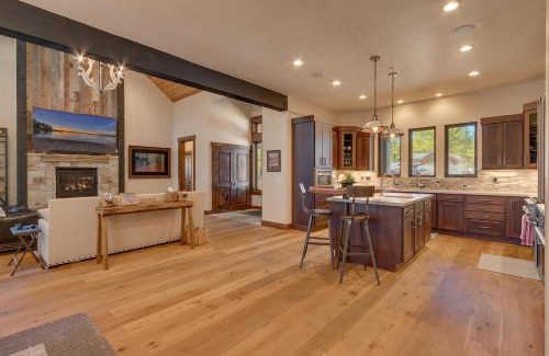 Truckee Casa | Sage Hen at Grays Crossing - Gorgeous 4BR 4BA Home w Private Hot Tub