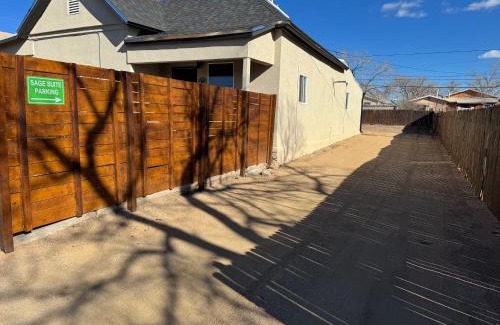 South Broadway Apartamento | Sage Suite at ArnoTriplex! Hot Tub and Pet Friendly!