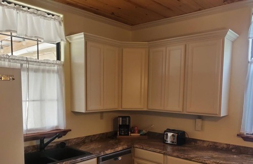 Uvalde Casa | SAGEBRUSH GUESTHOUSE: pool/gym, Garner State Park, Frio, Nueces River, hunting