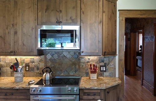 Fruita Casa | ��� Sagebrush IV - Family + Pet Friendly Home Downtown w / garage, Patio BBQ + 2bikes