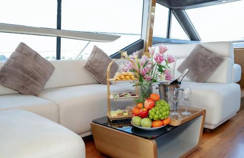 Linh Trung IEPZ Alquiler De Eote | Saigon Luxury Private Yacht Prestige 590 - Managed by Vietyacht Club
