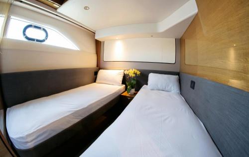 Linh Trung IEPZ Alquiler De Eote | Saigon Luxury Private Yacht Prestige 590 - Managed by Vietyacht Club
