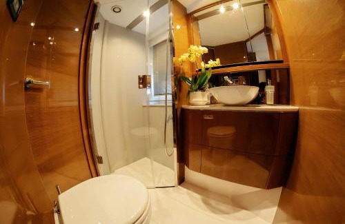 Linh Trung IEPZ Alquiler De Eote | Saigon Luxury Private Yacht Prestige 590 - Managed by Vietyacht Club