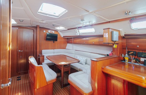 Albufeira Alquiler De Eote | Sail into Serenity: Discover Albufeira's Charm aboard Our Elegant Sailboat