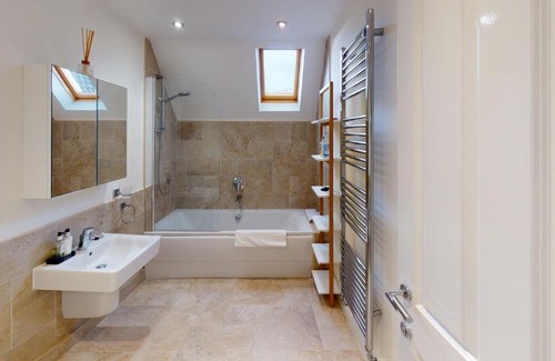Filey Casa | Sailaway Cottage at The Bay Filey with resort pool and gym