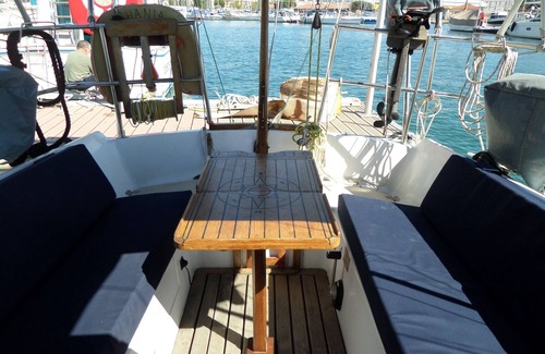 Le Mourillon Alquiler De Eote | Sailboat docked in Toulon